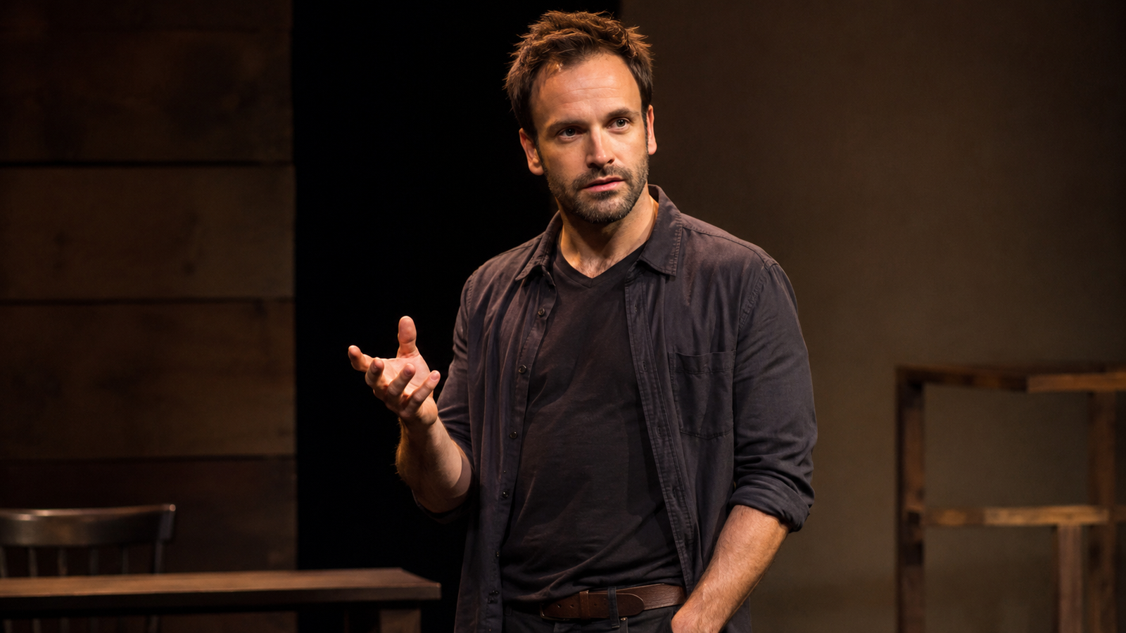 Jonny Lee Miller no teatro após Elementary