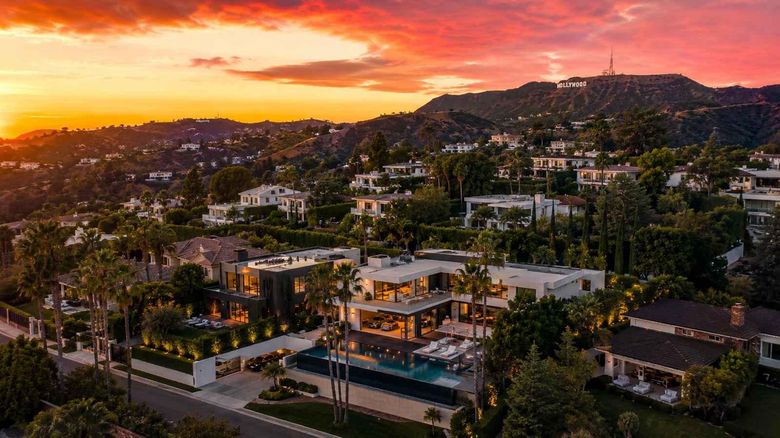 Bairro exclusivo de Los Angeles onde celebridades como Chris Rock residem, mansões de alto padrão com segurança privada